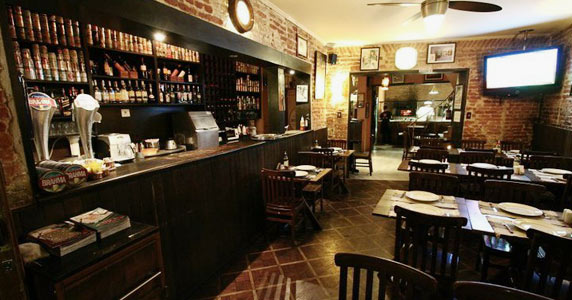 Artn Pizza oferece happy hour animada com variedades de pizza Artn Pizza oferece happy hour animada com variedades de pizza