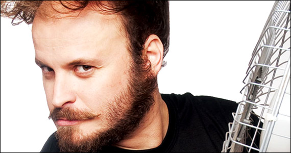 Paulinho Serra apresenta show solo no Teatro Anhembi Morumbi Paulinho Serra apresenta show solo no Teatro Anhembi Morumbi