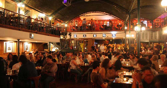Rapazes do Trio mostram mistura do jazz moderno com música instrumental brasileira no Bourbon Street Rapazes do Trio mostram mistura do jazz moderno com música instrumental brasileira no Bourbon Street