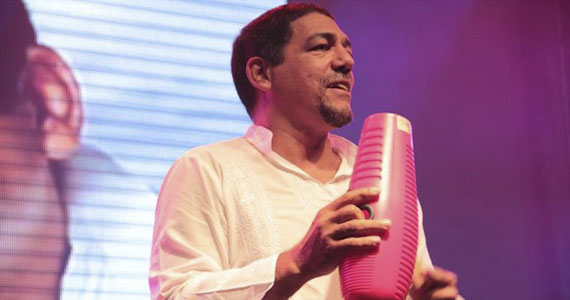 Cantor cubano Fernando Ferrer apresenta os melhores ritmos da ilha no Bourbon Street no domingo Cantor cubano Fernando Ferrer apresenta os melhores ritmos da ilha no Bourbon Street no domingo