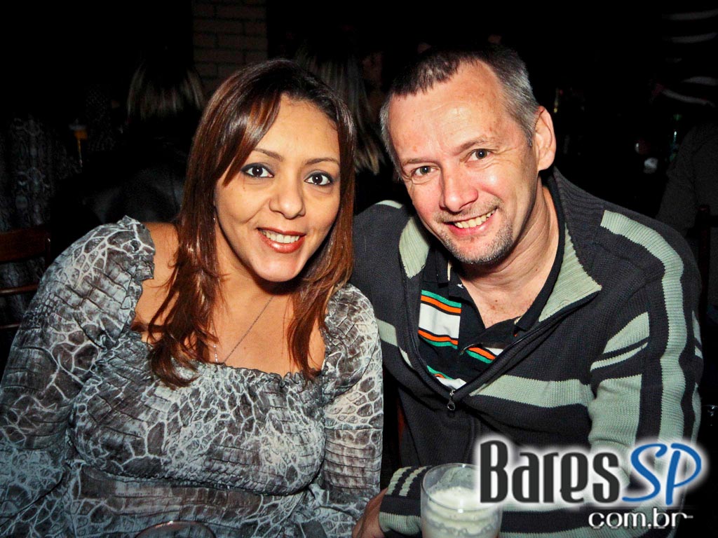 Banda de pop rock e Flashback até os tempos atuais com DJ convidado no Buena Vista Club Banda de pop rock e Flashback até os tempos atuais com DJ convidado no Buena Vista Club