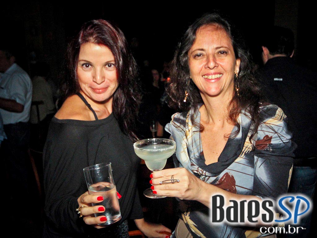 Banda de pop rock e Flashback até os tempos atuais com DJ convidado no Buena Vista Club Banda de pop rock e Flashback até os tempos atuais com DJ convidado no Buena Vista Club