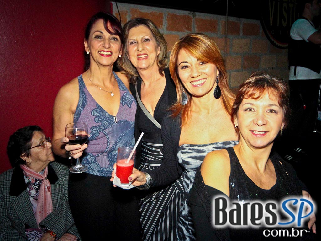 Banda de pop rock e Flashback até os tempos atuais com DJ convidado no Buena Vista Club Banda de pop rock e Flashback até os tempos atuais com DJ convidado no Buena Vista Club