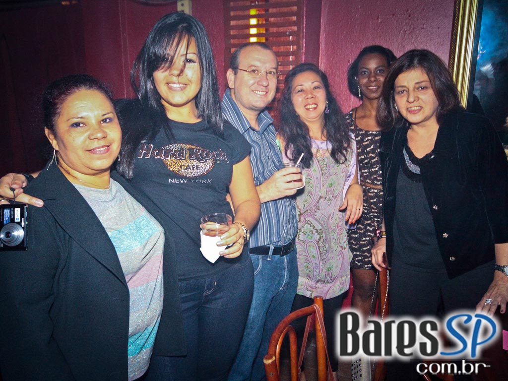 Banda de pop rock e Flashback até os tempos atuais com DJ convidado no Buena Vista Club Banda de pop rock e Flashback até os tempos atuais com DJ convidado no Buena Vista Club