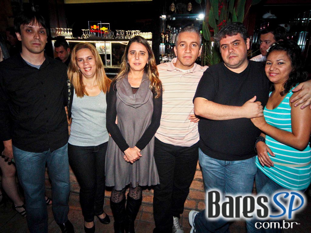 Banda de pop rock e Flashback até os tempos atuais com DJ convidado no Buena Vista Club Banda de pop rock e Flashback até os tempos atuais com DJ convidado no Buena Vista Club