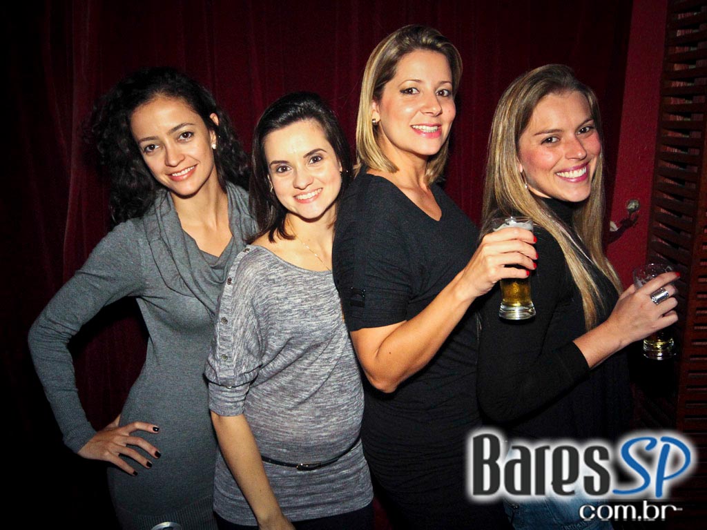 Banda de pop rock e Flashback até os tempos atuais com DJ convidado no Buena Vista Club Banda de pop rock e Flashback até os tempos atuais com DJ convidado no Buena Vista Club