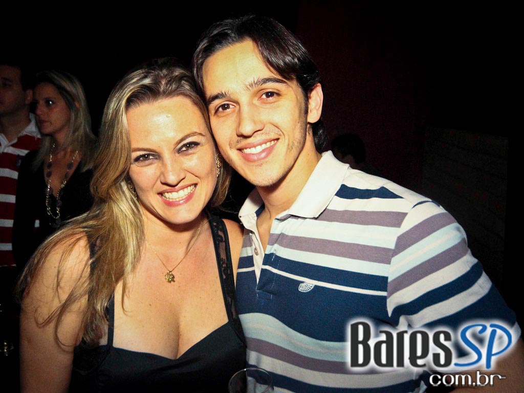 Banda de pop rock e Flashback até os tempos atuais com DJ convidado no Buena Vista Club Banda de pop rock e Flashback até os tempos atuais com DJ convidado no Buena Vista Club