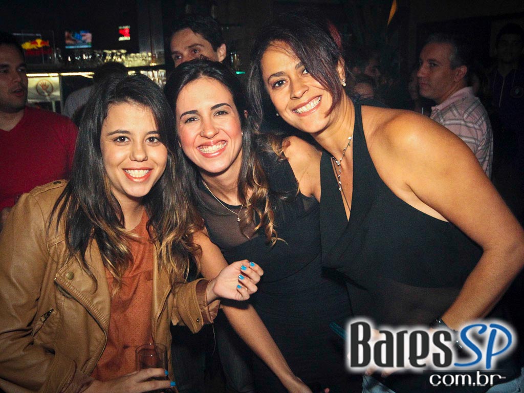 Banda de pop rock e Flashback até os tempos atuais com DJ convidado no Buena Vista Club Banda de pop rock e Flashback até os tempos atuais com DJ convidado no Buena Vista Club