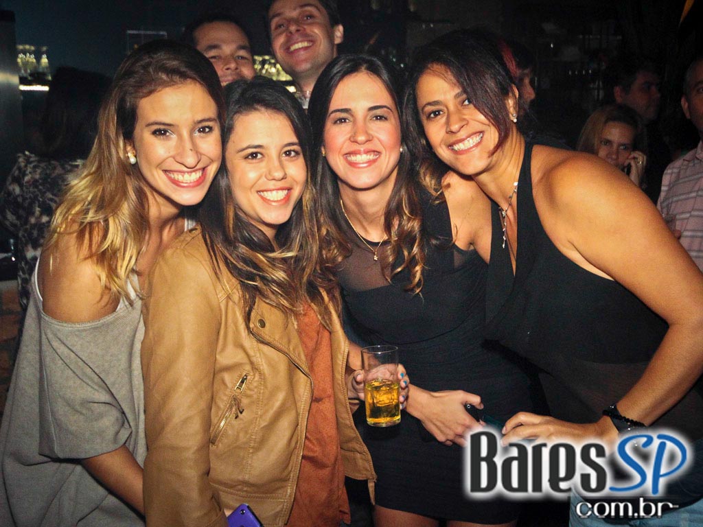 Banda de pop rock e Flashback até os tempos atuais com DJ convidado no Buena Vista Club Banda de pop rock e Flashback até os tempos atuais com DJ convidado no Buena Vista Club
