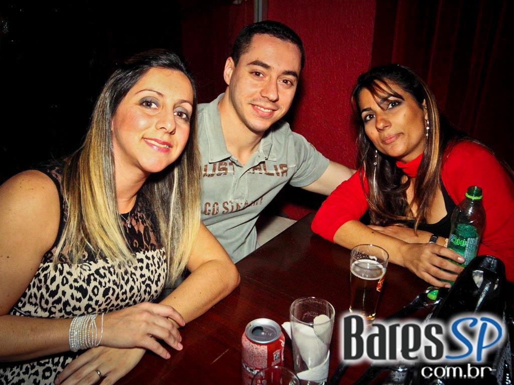 Banda de pop rock e Flashback até os tempos atuais com DJ convidado no Buena Vista Club Banda de pop rock e Flashback até os tempos atuais com DJ convidado no Buena Vista Club