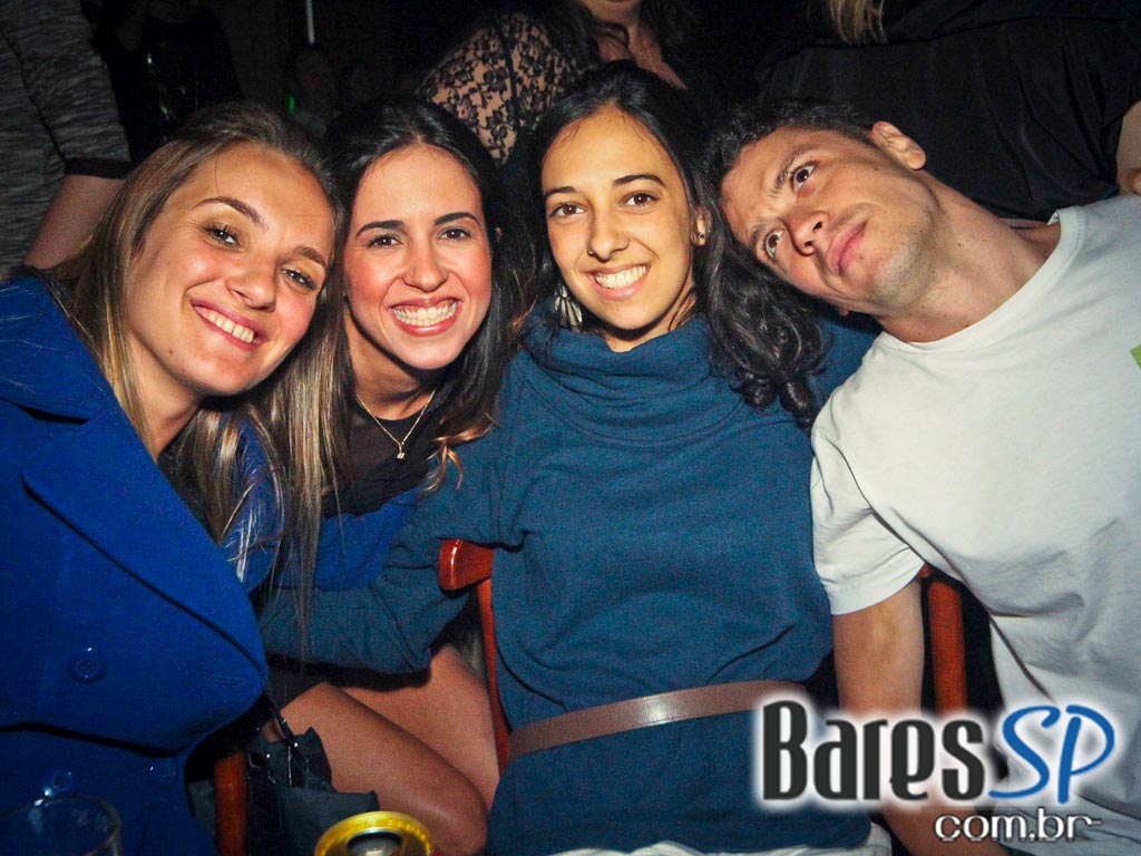Banda de pop rock e Flashback até os tempos atuais com DJ convidado no Buena Vista Club Banda de pop rock e Flashback até os tempos atuais com DJ convidado no Buena Vista Club