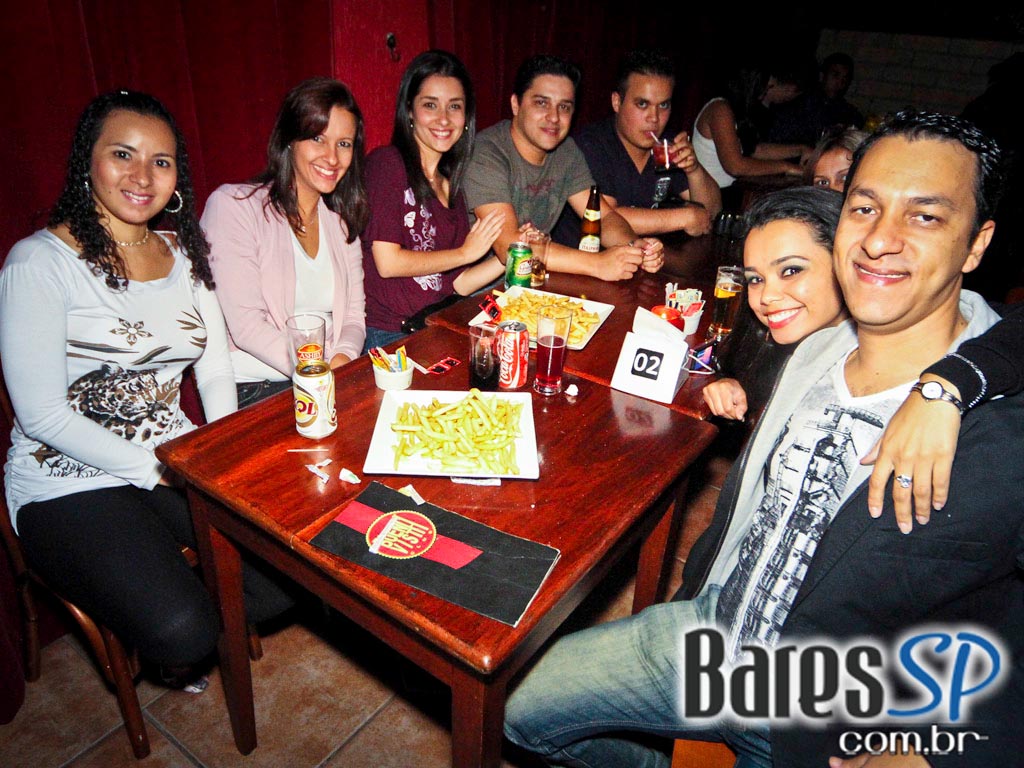 Banda de pop rock e Flashback até os tempos atuais com DJ convidado no Buena Vista Club Banda de pop rock e Flashback até os tempos atuais com DJ convidado no Buena Vista Club