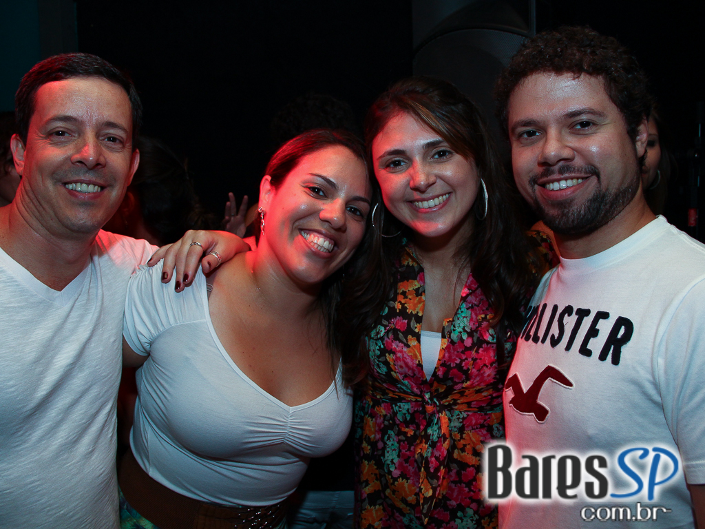 Sábado animado com muita música no Bar Camará Sábado animado com muita música no Bar Camará