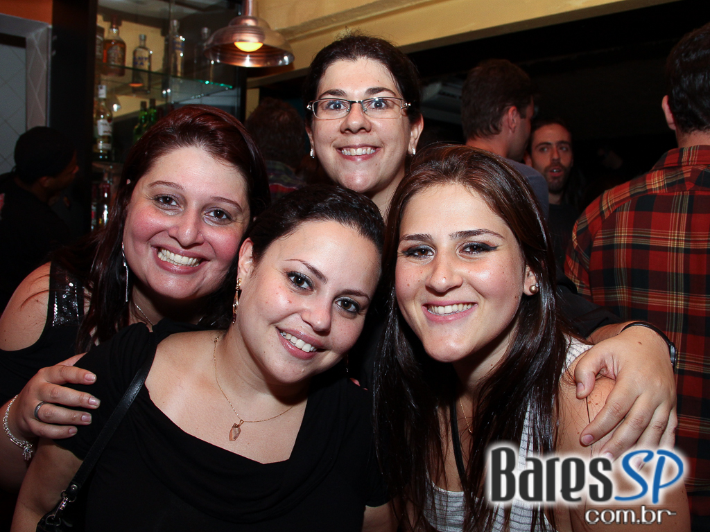 Sábado animado com muita música no Bar Camará Sábado animado com muita música no Bar Camará