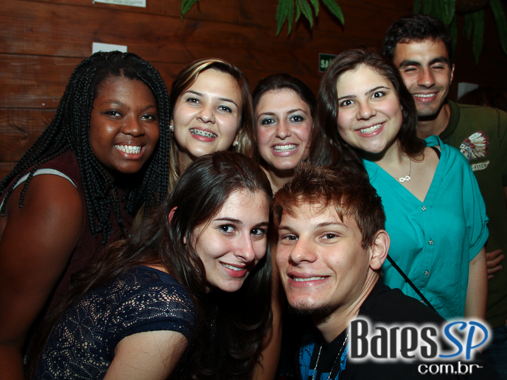 Sábado animado com muita música no Bar Camará Sábado animado com muita música no Bar Camará