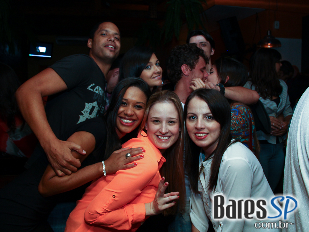 Sábado animado com muita música no Bar Camará Sábado animado com muita música no Bar Camará