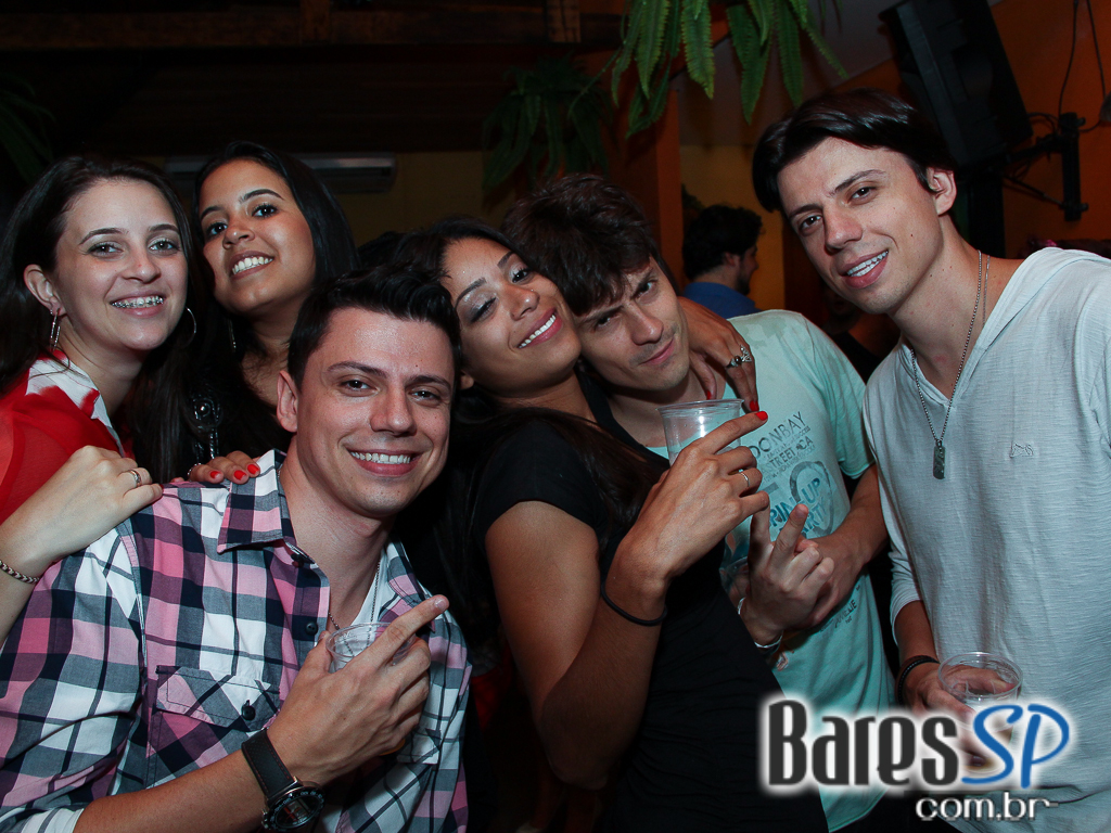Sábado animado com muita música no Bar Camará Sábado animado com muita música no Bar Camará