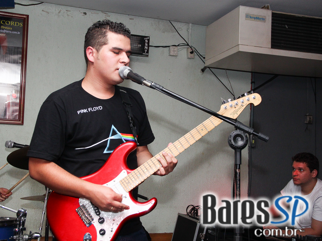 Banda Meio Termo se apresentou no Capital da Villa com muito pop rock no sábado Banda Meio Termo se apresentou no Capital da Villa com muito pop rock no sábado