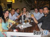 Happy Hour com m�sica ao vivo no Botica do Quintana