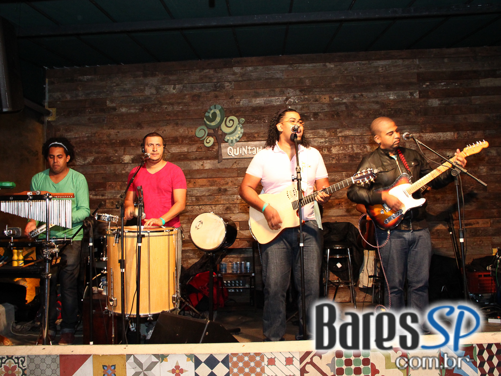 Quintal do Espeto apresentou os agitos do samba rock Quintal do Espeto apresentou os agitos do samba rock