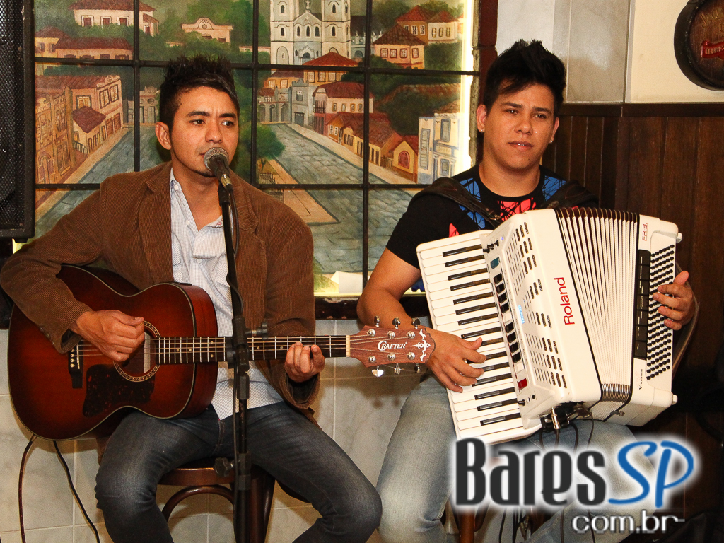 Anderson Morelli animou a quarta-feira do BarBirô com muito sertanejo Anderson Morelli animou a quarta-feira do BarBirô com muito sertanejo