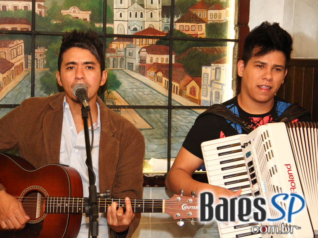 Anderson Morelli animou a quarta-feira do BarBirô com muito sertanejo Anderson Morelli animou a quarta-feira do BarBirô com muito sertanejo