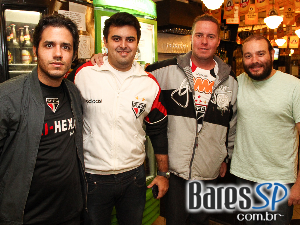 Anderson Morelli animou a quarta-feira do BarBirô com muito sertanejo Anderson Morelli animou a quarta-feira do BarBirô com muito sertanejo