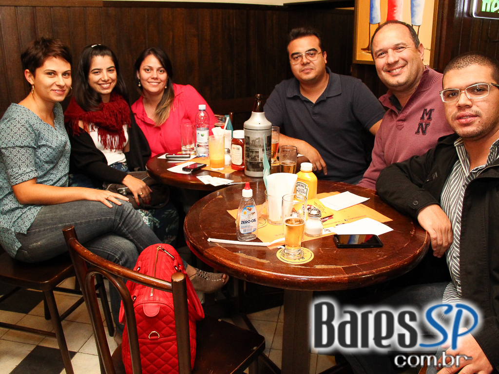 Anderson Morelli animou a quarta-feira do BarBirô com muito sertanejo Anderson Morelli animou a quarta-feira do BarBirô com muito sertanejo