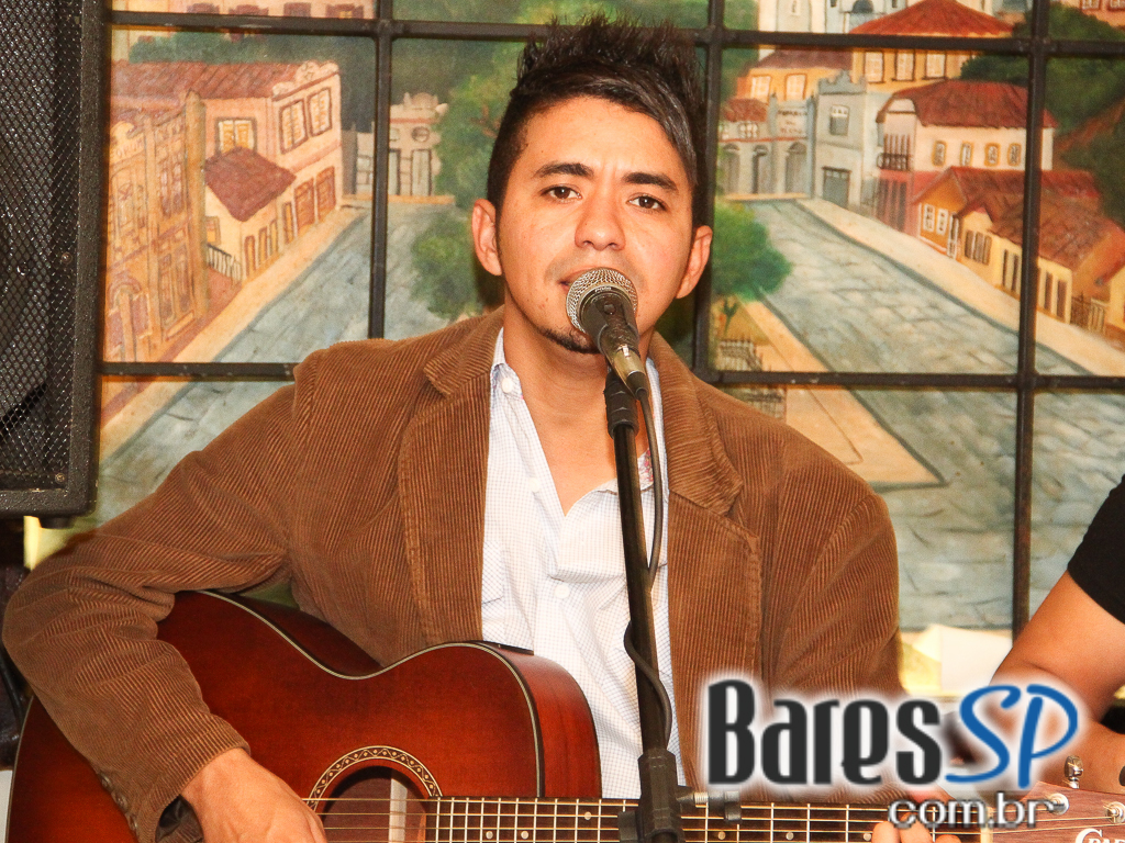 Anderson Morelli animou a quarta-feira do BarBirô com muito sertanejo Anderson Morelli animou a quarta-feira do BarBirô com muito sertanejo