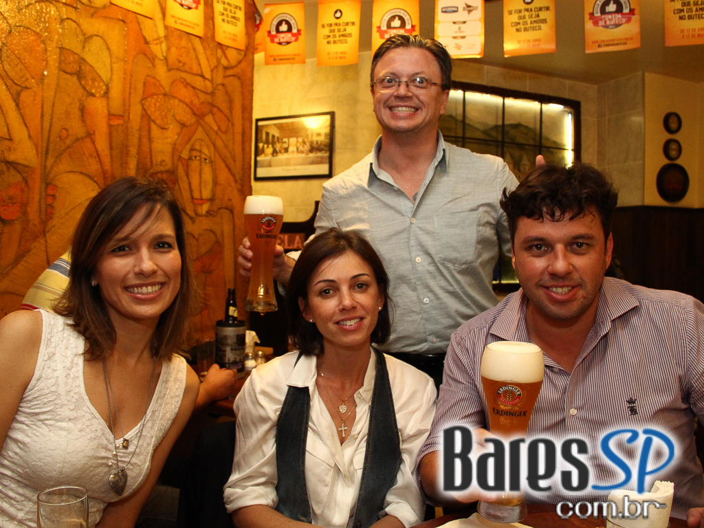 BarBirô recebeu na noite de quinta-feira a banda Vintage Box BarBirô recebeu na noite de quinta-feira a banda Vintage Box