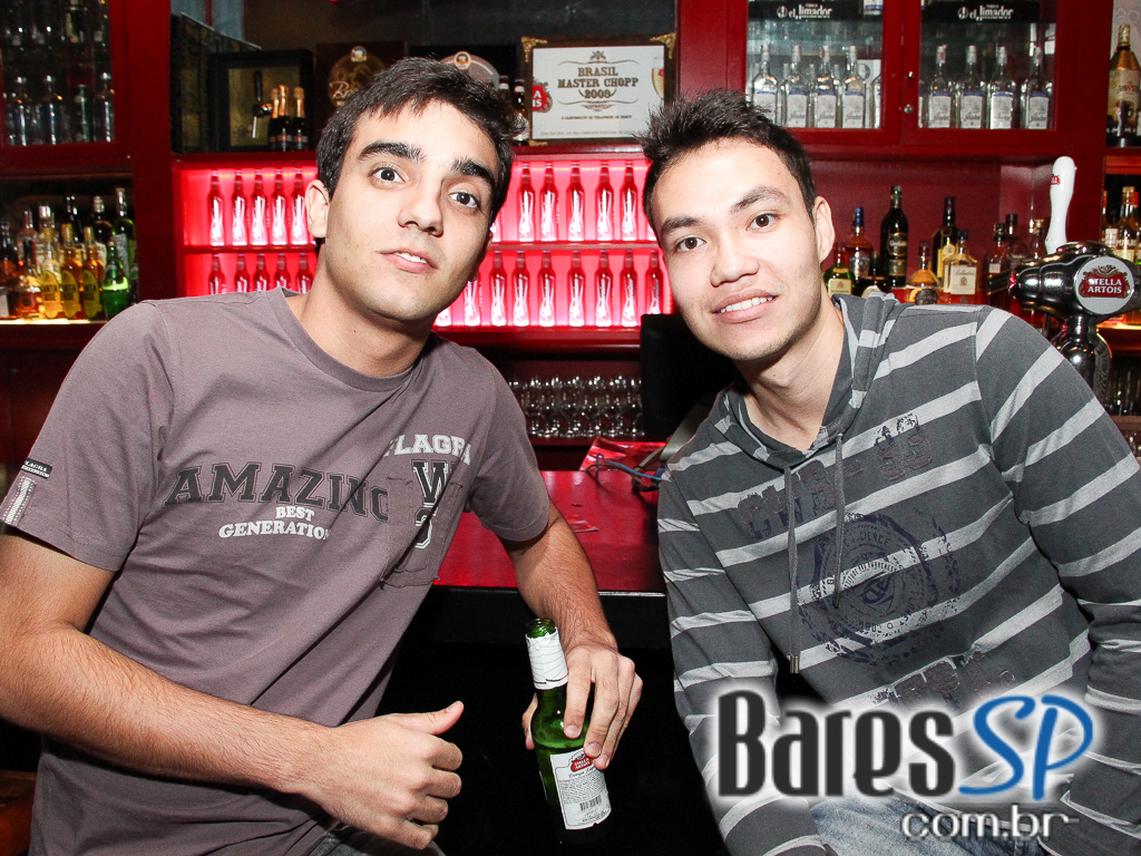 Banda Aliados se apresentou na sexta-feira no Na Mata Café com muito hard core e guitarras melódicas Banda Aliados se apresentou na sexta-feira no Na Mata Café com muito hard core e guitarras melódicas