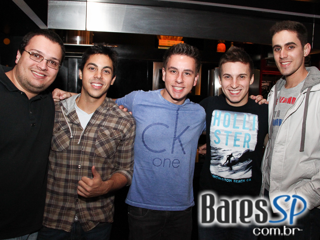 Banda Aliados se apresentou na sexta-feira no Na Mata Café com muito hard core e guitarras melódicas Banda Aliados se apresentou na sexta-feira no Na Mata Café com muito hard core e guitarras melódicas