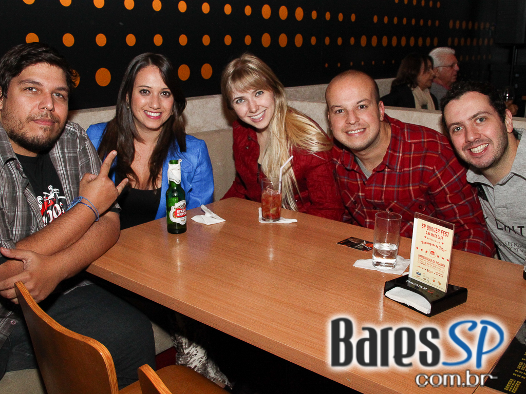 Banda Aliados se apresentou na sexta-feira no Na Mata Café com muito hard core e guitarras melódicas Banda Aliados se apresentou na sexta-feira no Na Mata Café com muito hard core e guitarras melódicas