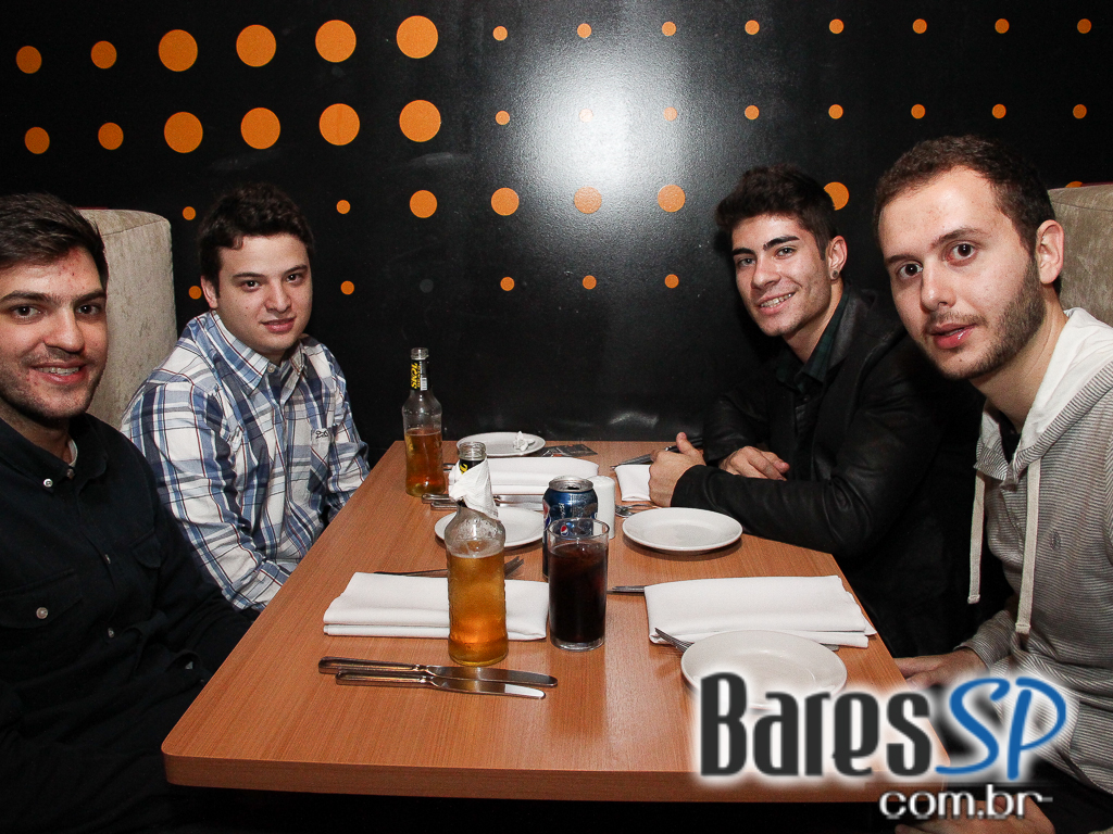 Banda Aliados se apresentou na sexta-feira no Na Mata Café com muito hard core e guitarras melódicas Banda Aliados se apresentou na sexta-feira no Na Mata Café com muito hard core e guitarras melódicas