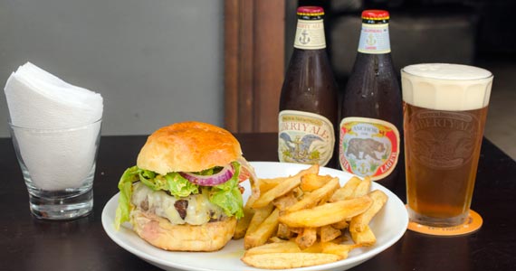 Clássico Americano - Cerveja Californiana + Burger BaresSP