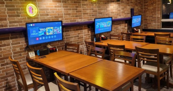 Fan Hour - Games and Burgers