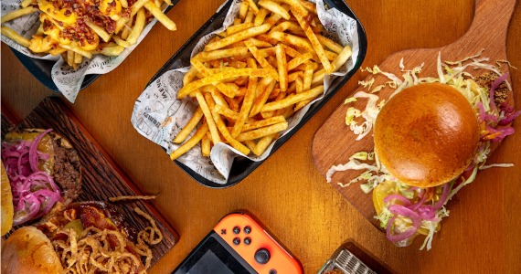 Fan Hour - Games and Burgers