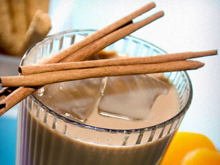 Aprenda a preparar Café com Gim para o Dia dos Solteiros