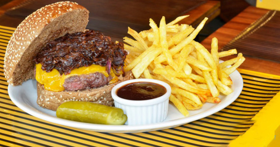 Bares e restaurantes servem sanduíches especiais do SP Burger Fest