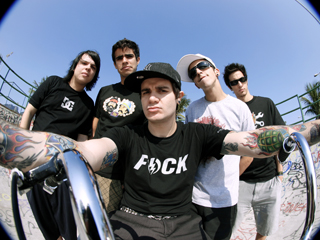 Banda Strike em dose dupla no dia mundial do Rock 