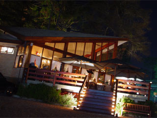 Era uma vez um Chalezinho leva suas foundues e cozinha de inverno em novo e elegante espaço em Campos do Jordão