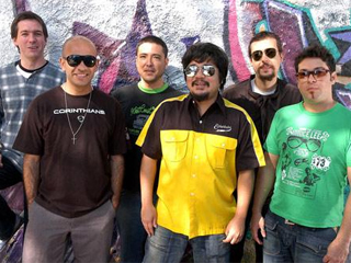 Sesc Pompeia apresenta o samba rock da banda Farufyno Sesc Pompeia apresenta o samba rock da banda Farufyno