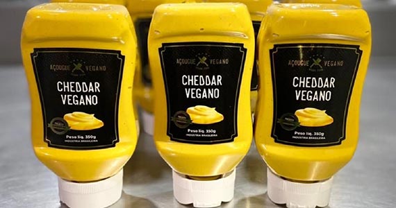 Açougue Vegano lança molho cheddar vegano para ser consumido em casa