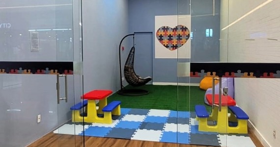 Lei torna obrigatória sala sensorial em shoppings de SP