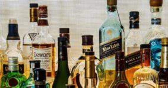 Como não cair em golpes com bebidas alcoólicas ilegais durante promoções do varejo na internet