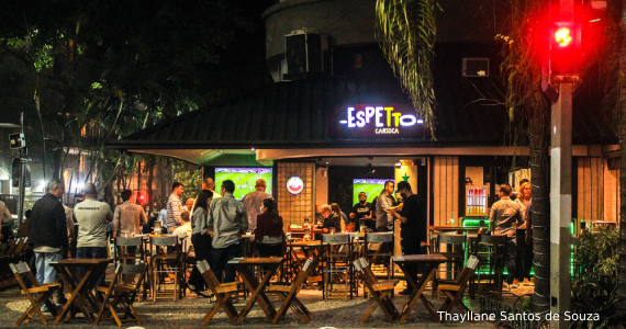 Modelos inovadores como Bar no estilo carioca e vending machine ganham destaque no mercado com apenas 1,37% de bares como franquias