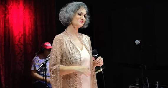 Faa Morena homenageia Rita Lee e lança releitura de “Saúde”