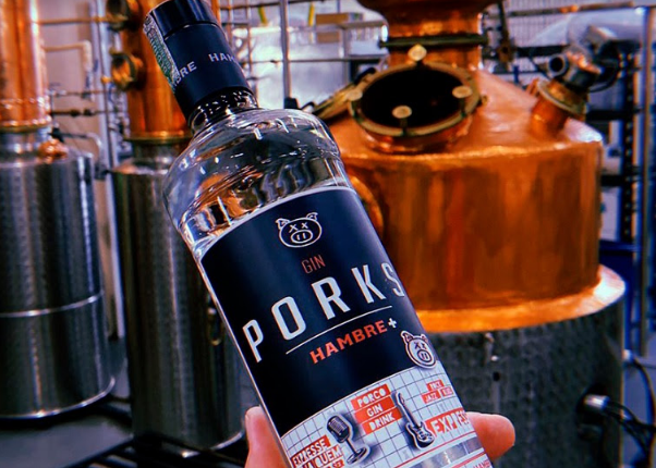 Destilaria Hambre e rede Porks lançam gin colaborativo