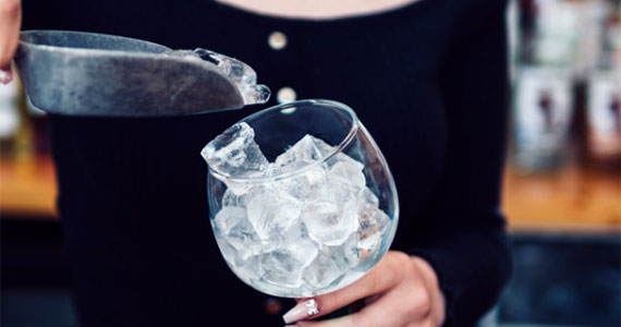 Máquina de gelo: Por que ter uma em casa ou no seu negócio?