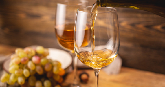 Conheça cinco variedades de vinhos brancos, além da Chardonnay e da Sauvignon Blanc